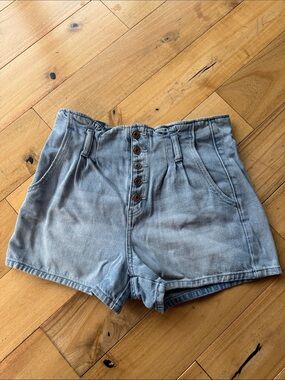 High-Waist Light Blue Denim Shorts American Eagle button fly size 6